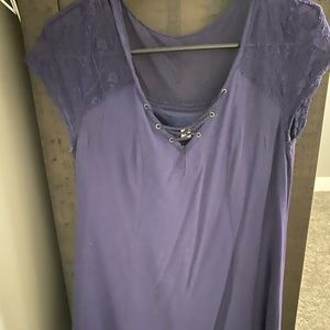 Small tunic shirt with lace and tie detail.